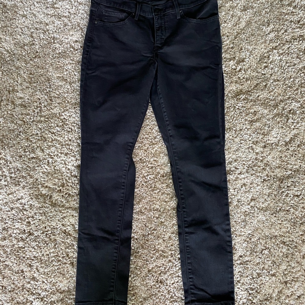 Shaping skinny Levi’s